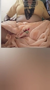 Deshi Bhabhi Ciesz się z Didlo Jej Push Up Gorąca Owłosiona Dojrzała Cipka