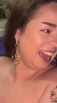 Festa in piscina privata con noi non so cosa posso scrivere qui è stato bello