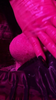 Ava fetishart ngasih layanan footjob lateks sama cowok mesum bagian 2