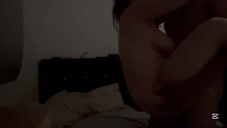 Lazosprohibidos: Dospělá přijíždí a jezdí nahoře, nevlastní syn přichází a stříká...