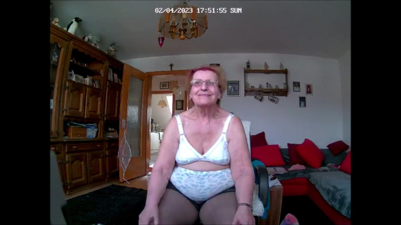 Heisseoma: Calda nonna in lingerie