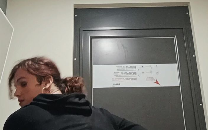 Launiexxxx: Trisha kendisi ve götüyle oynuyor