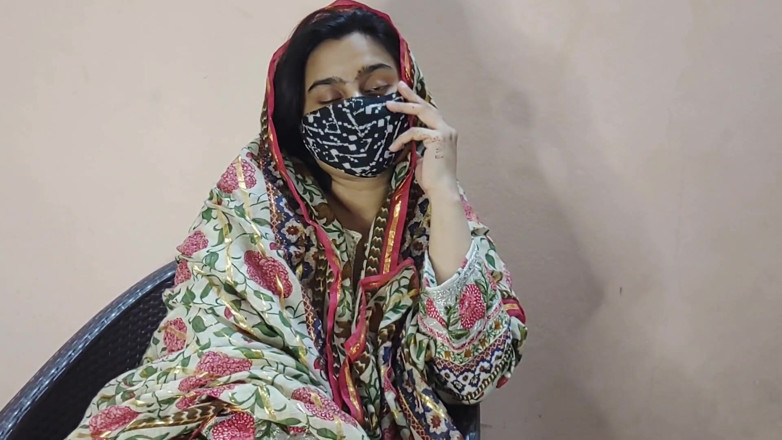 Faryal: Bari baji ne di chote bhai apni chut-clear Hintçe konuşma