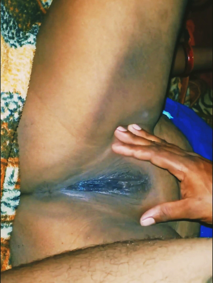 Riyadesi18: Desi sexy schoonzus poes Desi dorp seks en toen neukte...
