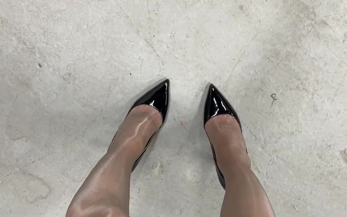 Eva Pans: Sissy Legs Asia