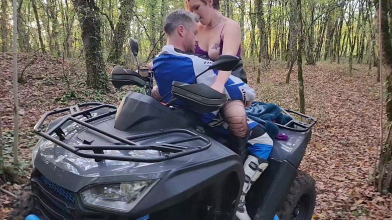 Sexymarghot: Тройничок на выставке с мужиком в atv, который любил ебал мою задницу