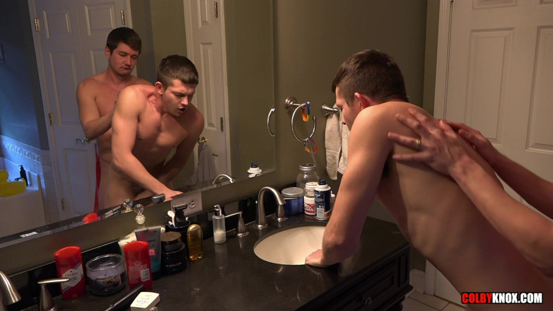 Colby Knox: Badezimmer-Quickie mit Colby und Mickey ohne gummi
