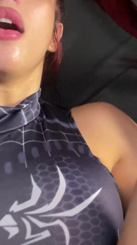 Spider Girl được làm tình bằng miệng tuyệt vời và làm tình mãnh liệt!