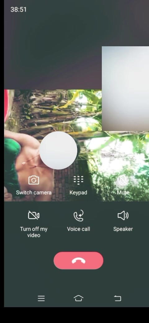 Png: 德西女孩在户外洗澡