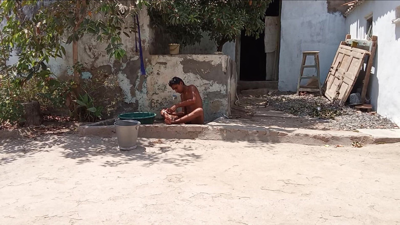 Mukesh Solanki: ムケシュ・ソランキ入浴