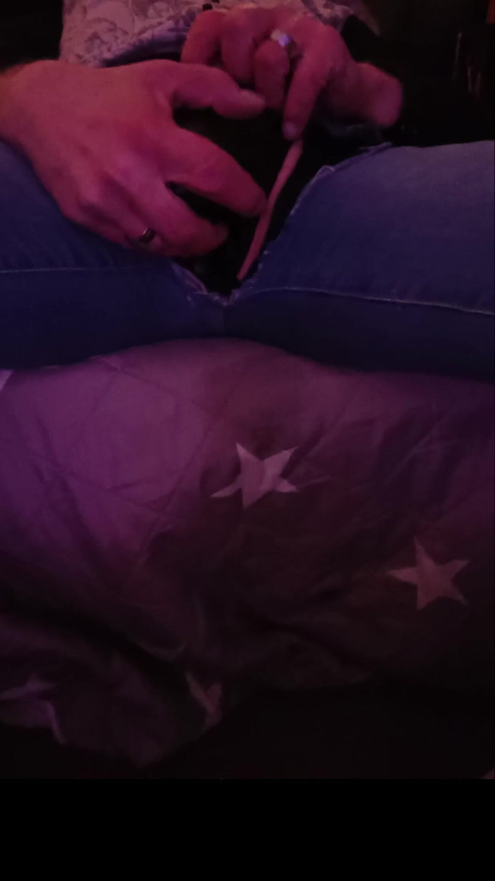 JeansdadXL: Nevlastní otec si po večírku užívá v mém pokoji