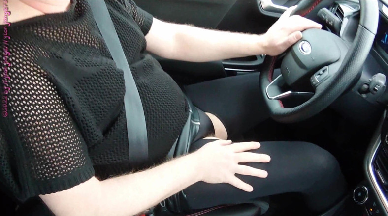 Carmen_Nylonjunge: Sexy frivolous in the car 1. Crossdresser