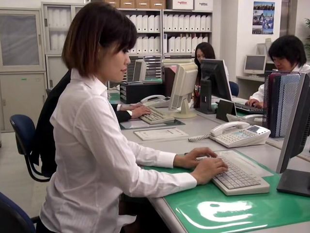 Joining a Female-led Team, I Was Puzzled by a Senior Colleague's Advances, but She Discreetly Reassured Me Under the Desk. Part1 (J-Cams)