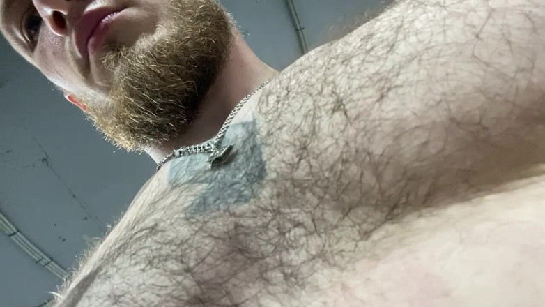 Hunky time: Schweißfeuchtes haar