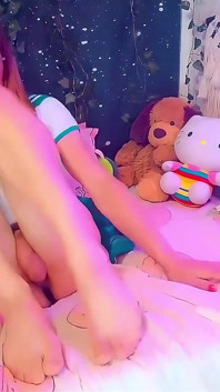 สาวข้ามเพศน่ารักช่วยตัวเองให้ผู้ชายดู