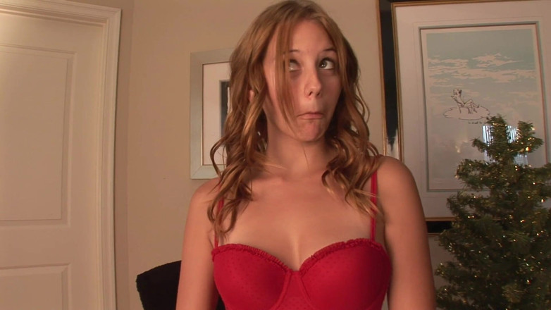 My Favorite Pornstars: Une ado adorable exhibe ses beaux seins et ses fesses