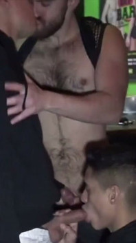 Pohledný Latino s krásným zadkem na sex