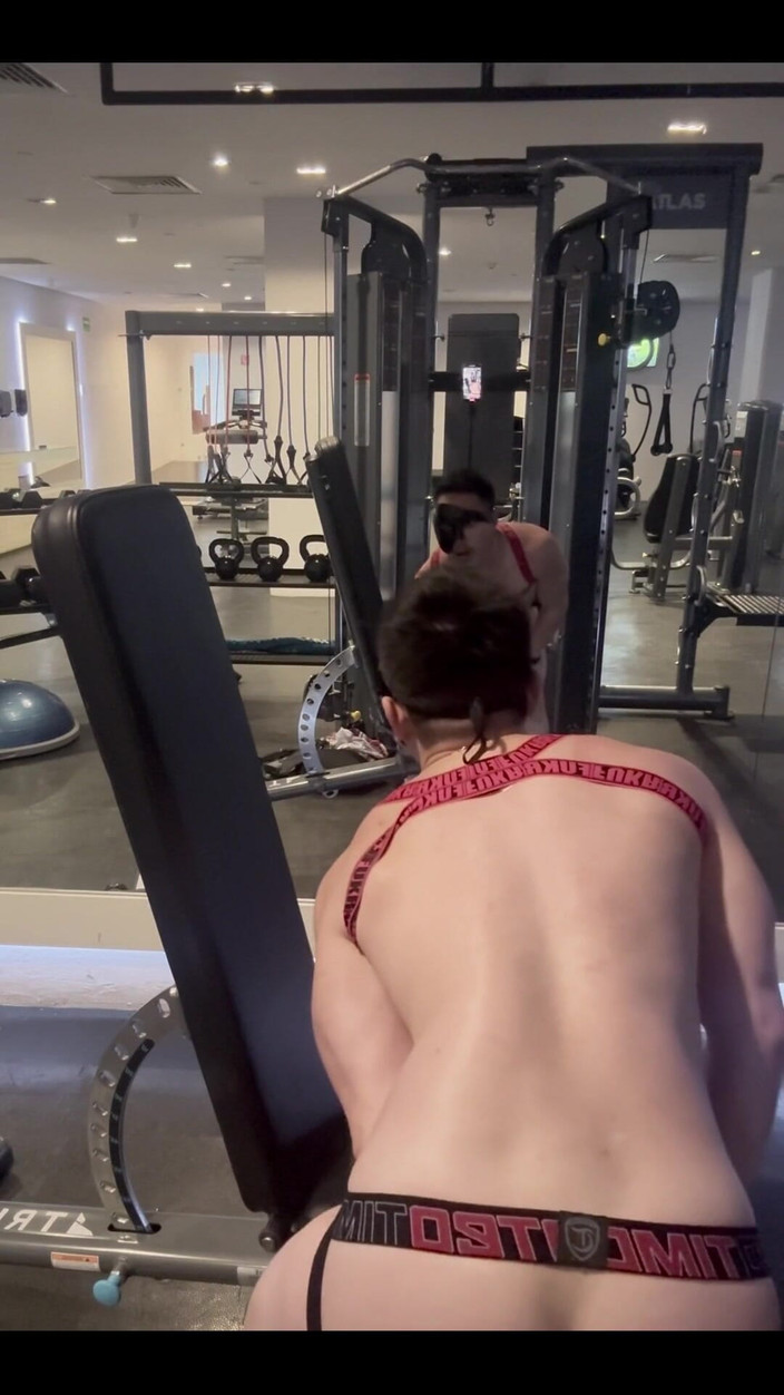 barenakedboy: Gym'de esneme