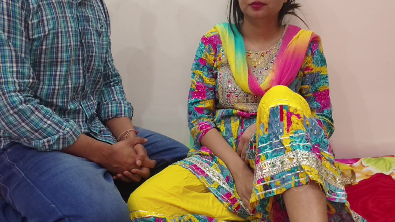 Hornycouple149: Desi indyjska żona rozpaczliwie chciała się ostro pieprzyć, więc zrobiła gorące...