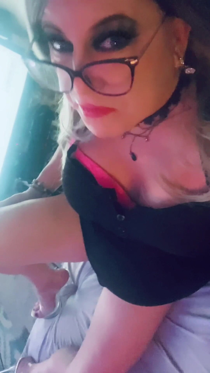 Krissy Sweets: CD Krissy Sweets sert yarağını istiyor