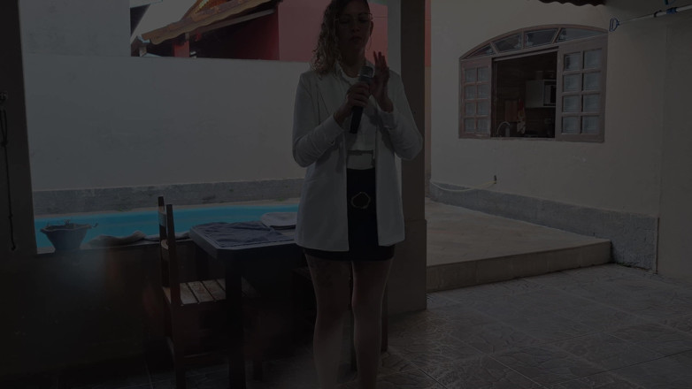 Victor SweetCoupleStories: 记者在被抓到闯入一所房子后脱光衣服。