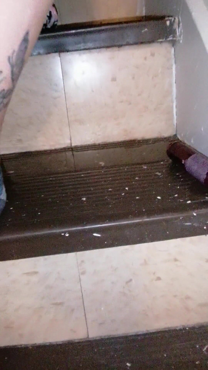 Sweettreat: Peregangan memek cewek ini sampai menganga lebar