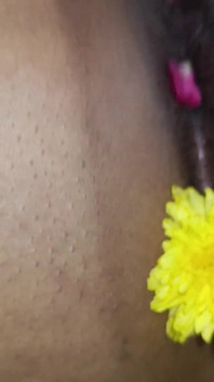 Dragoste sexy cu flori în pizdă desi