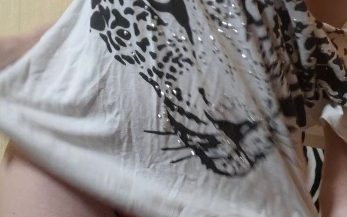 ElzaKom: Tôn thờ và cọ xát âm hộ của Elza Kom