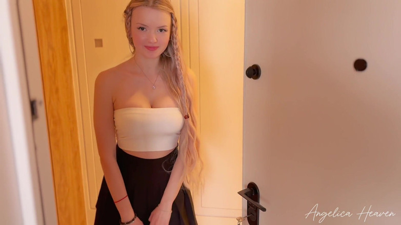 AngelicaHeaven: La ragazza puttana è entrata nella porta sbagliata