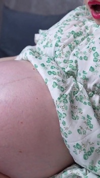 Masturbation enceinte et orgasme des doigts ! Ventre énorme