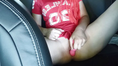Intim media: Masturbazione in auto Ragazza pazza ottiene orgasmo all'aperto