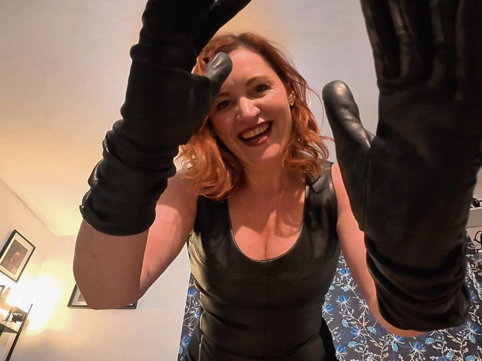 InannaJustice: Paris deri tanrıça - siyah deri eldivenli şehvetli el kapağı