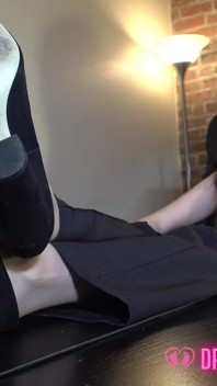 Briella's Sweaty Nylon Virtual Footjob