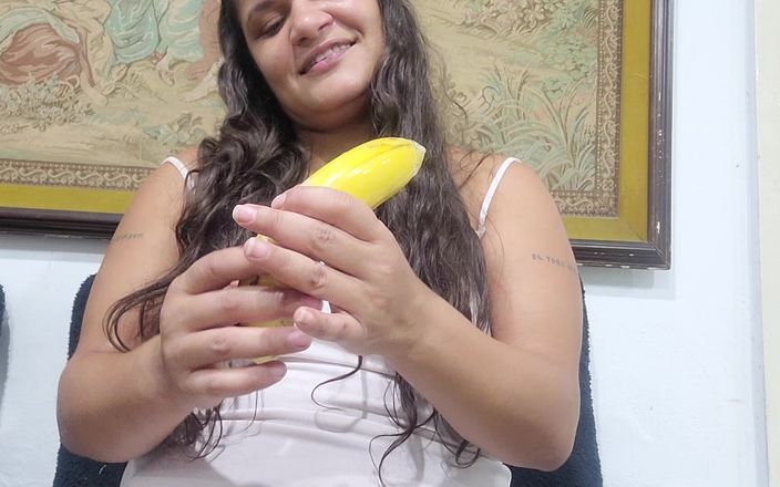 Paty Bumbum: Я вставляю банан у свою гарячу пизду