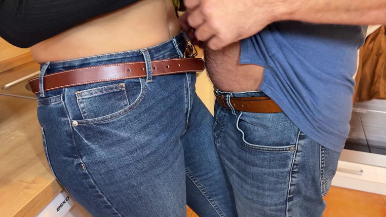 Qombol: Agen real estat semok dientot habis-habisan sama pelanggan kontol besar