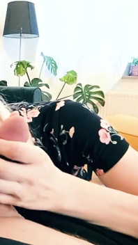 Försök att inte komma! Fantastisk deepthroat avsugning slutar med crazy cumshot