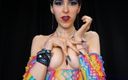 Rebecca Diamante Erotic Femdom: 젖탱이를 빠는 작은 젖탱이와 긴 손톱으로 마음을 매료시키다