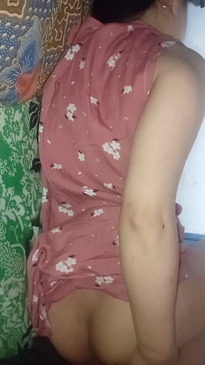 Famly sex: Masih Menikmati Memek Sepupu Dengan Desahan Penuh Gairah