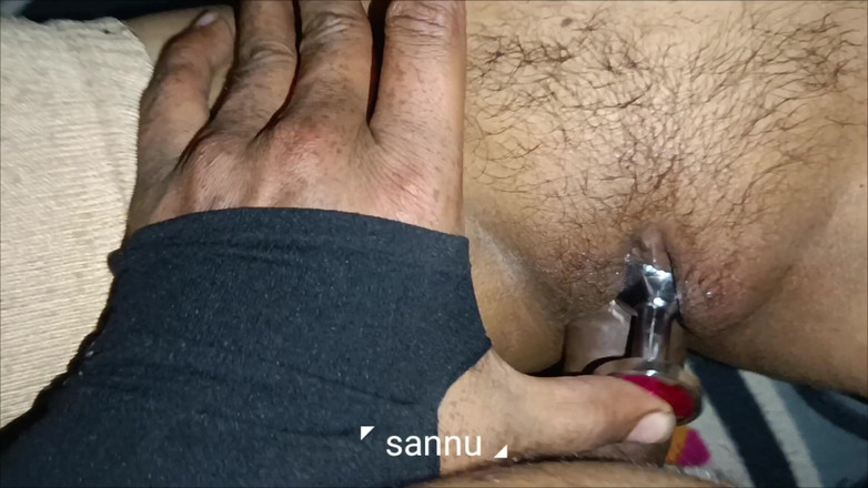 Deshi bhabhi24: Uma garota em configuração de meia na experiência do pênis...