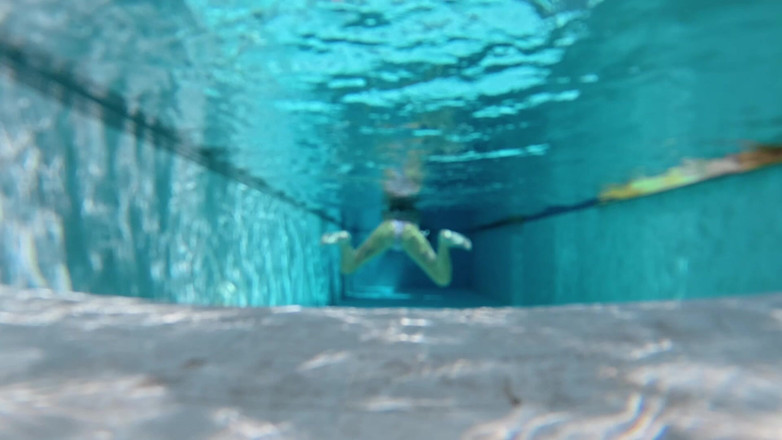 Skully inkson: Big Tits Underwater