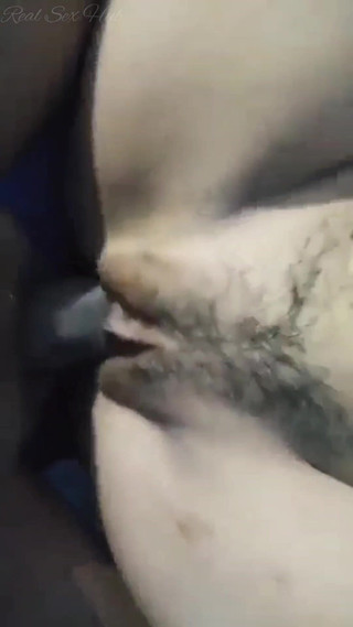 Real sex hub: 印度继父干出轨的继女，她很喜欢