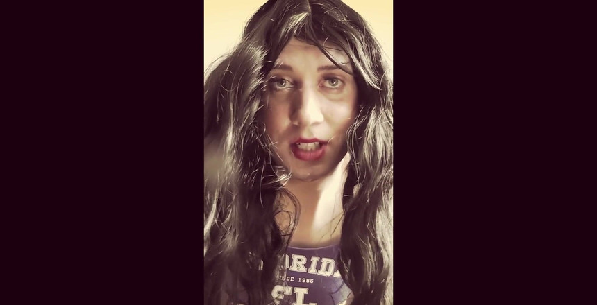 Anna Rios: ロッカールームで女の子を見て、発見されたら、かなりのピクルス状態になります