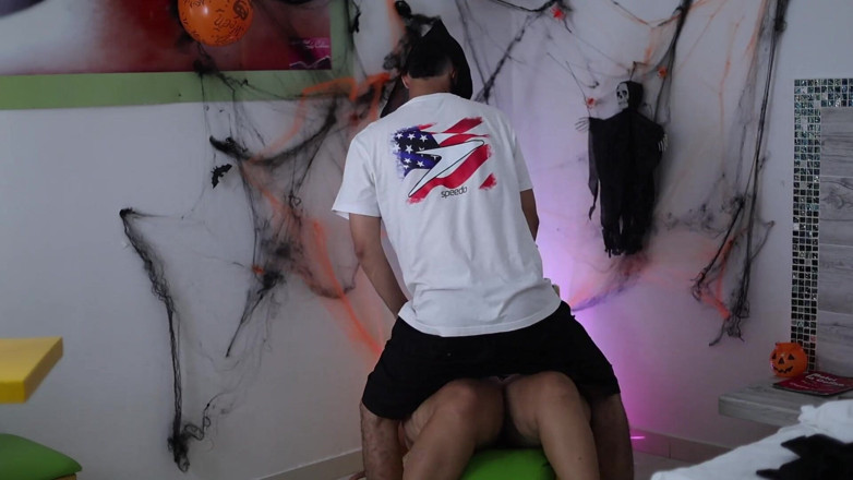 Lexly_16: Já moje nevlastní sestra, než půjde na svou halloween párty