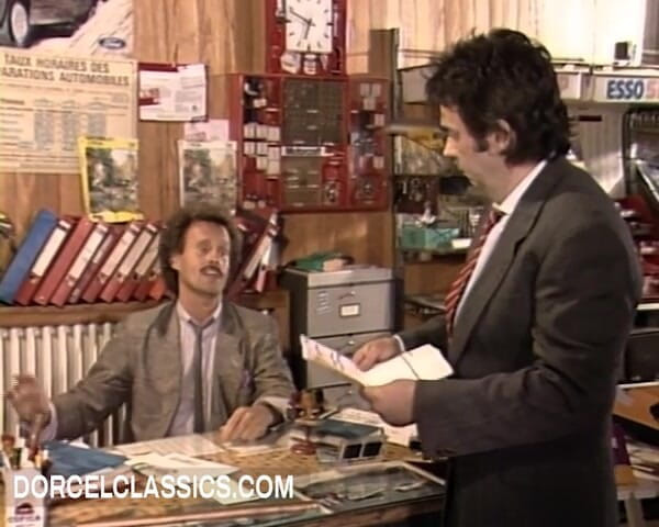 Dorcel classics: Una mamada debajo del escritorio