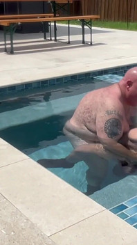 Fodendo na piscina