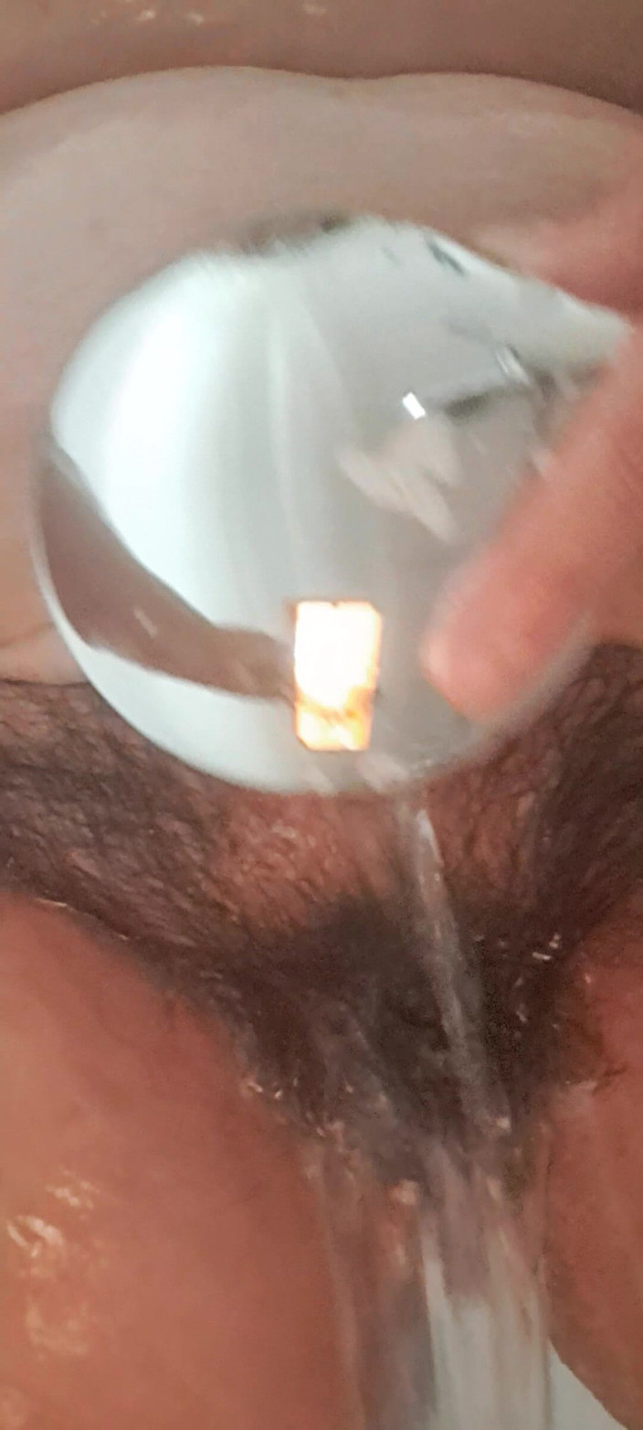 Mommy big hairy pussy: Mamă sexy matură la duș cu țâțe și pizdă umedă cu săpun