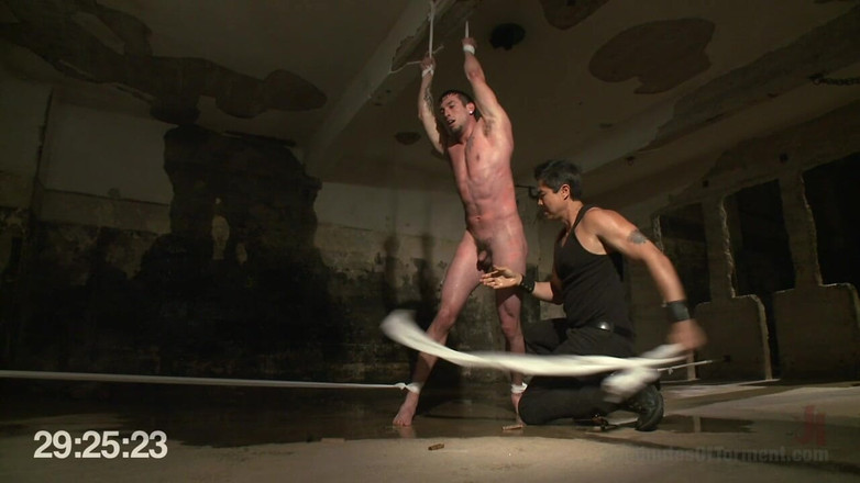 30 Minutes of Torment: Garanhão hetero Casey More - a cadeira - o poço - a câmara...