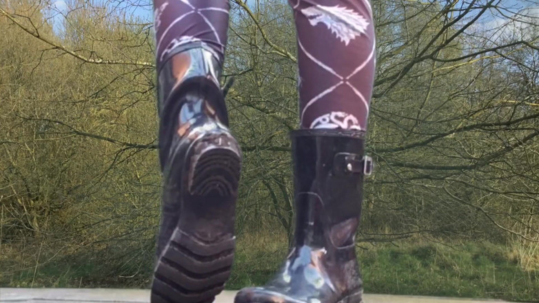Ari Kajira: Wellies บูท เท้าเฟติช ในป่า