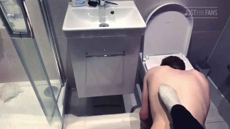 Claude Nikotine: Twink e master - umiliazione del piscio