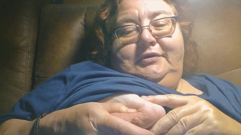 BBW nurse Vicki adventures with friends: Saya bermain dengan tetek saya dan ekspres susu untuk awak!...